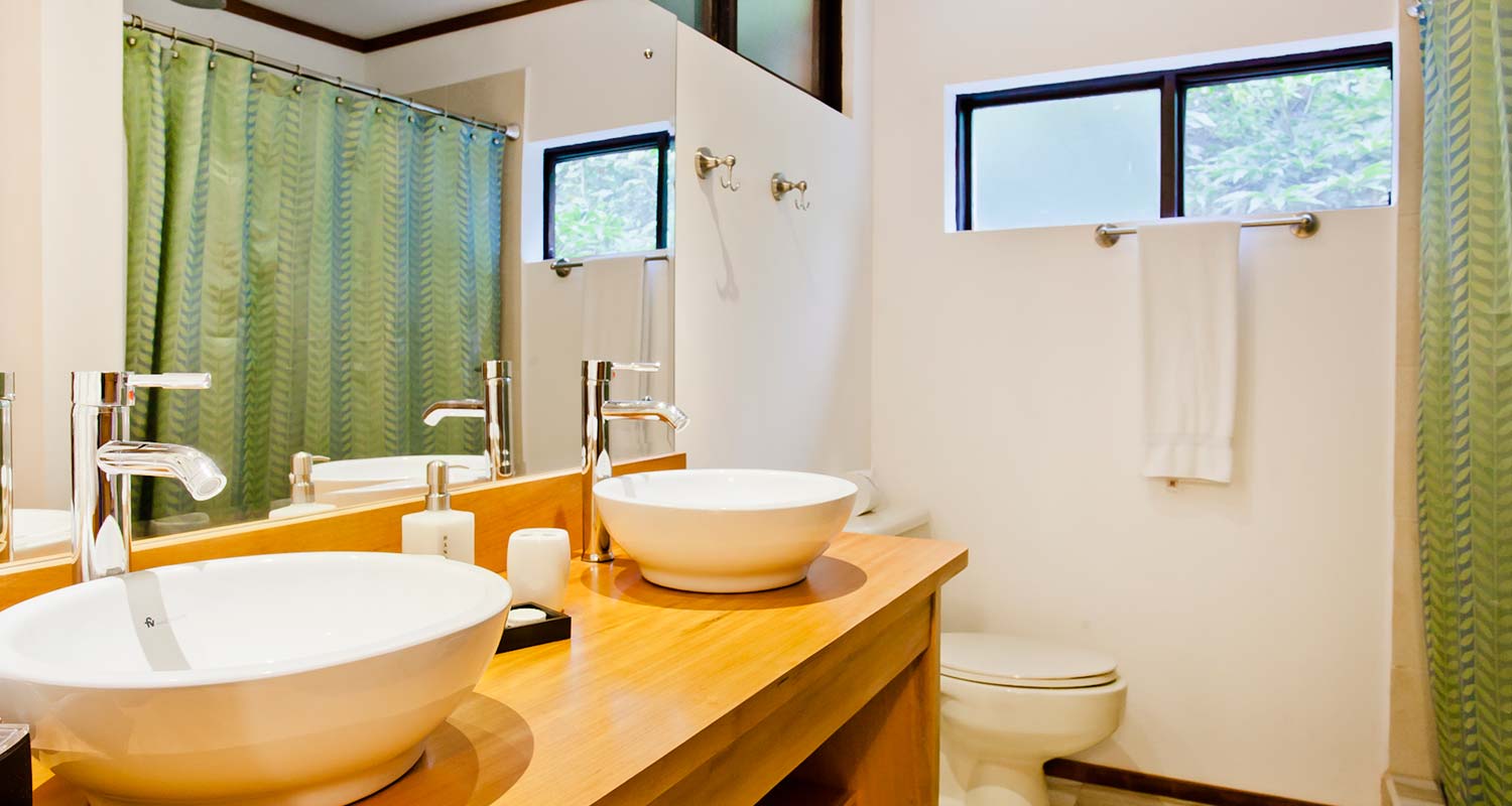 Monteverde Lodge Bathroom Balcony Room